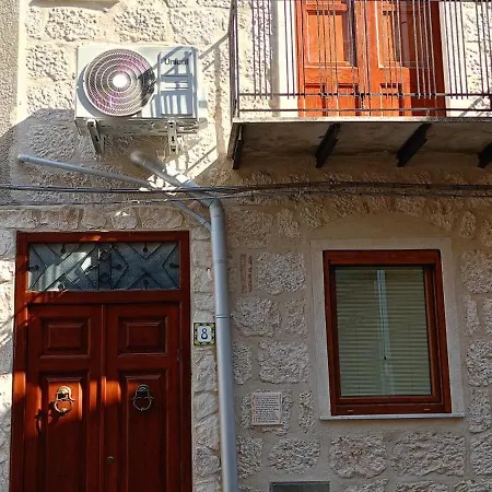 Svegliati, Sei In Paradiso شقة